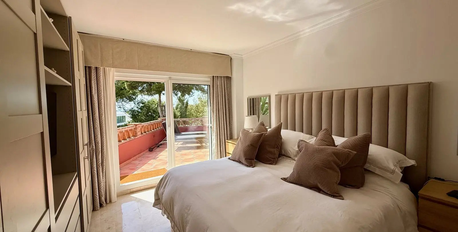 Sale of penthouse duplex in Elviria 10