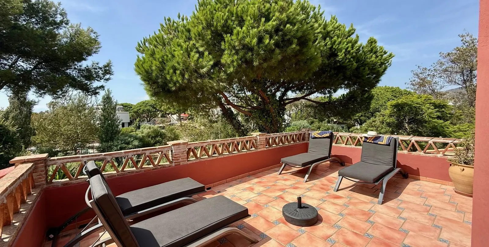 Sale of penthouse duplex in Elviria 11