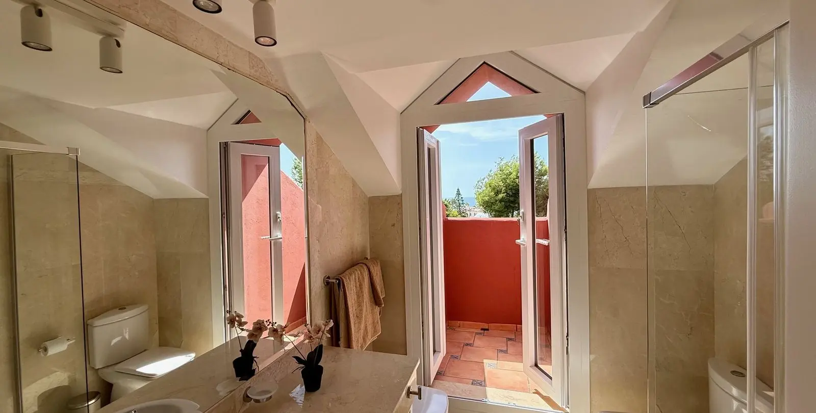 Sale of penthouse duplex in Elviria 16