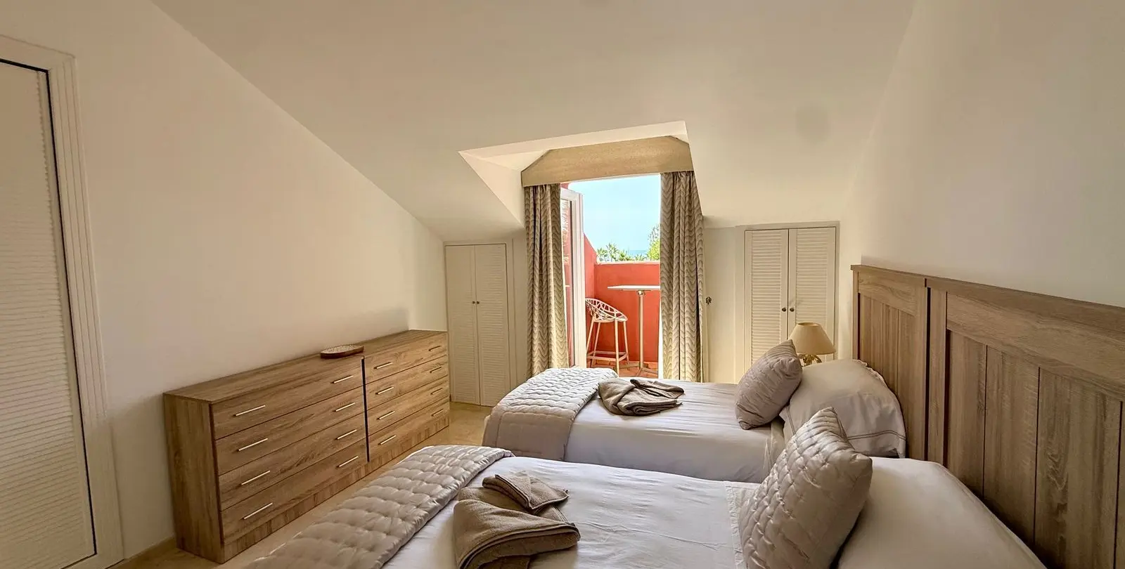 Sale of penthouse duplex in Elviria 19