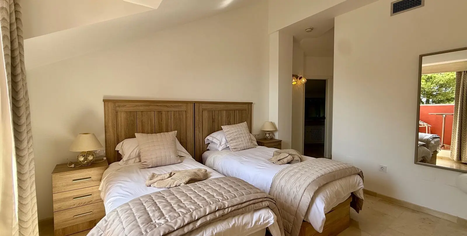 Sale of penthouse duplex in Elviria 21