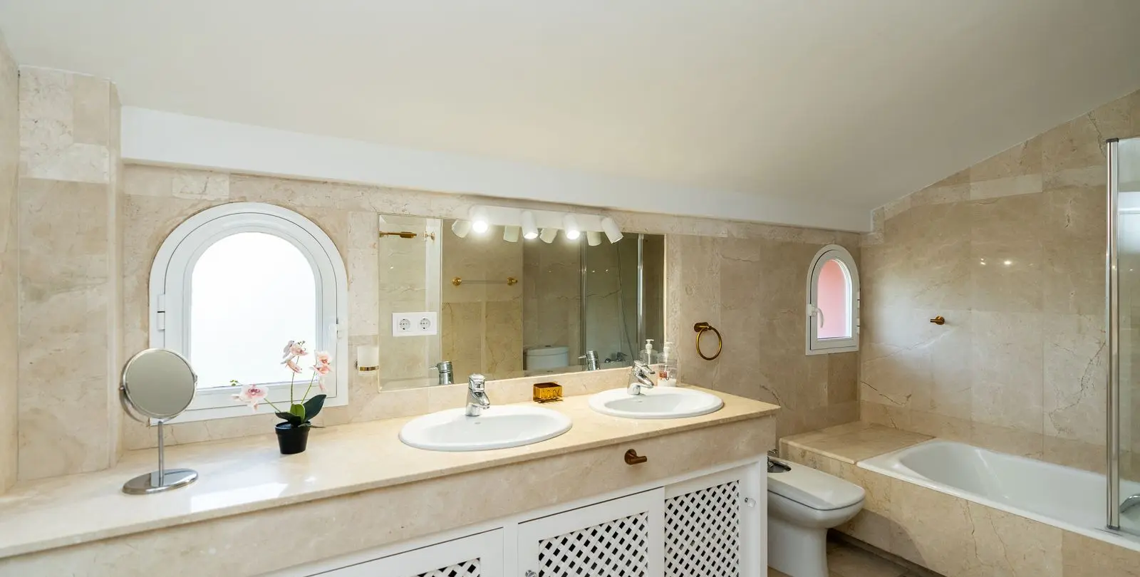 Sale of penthouse duplex in Elviria 24