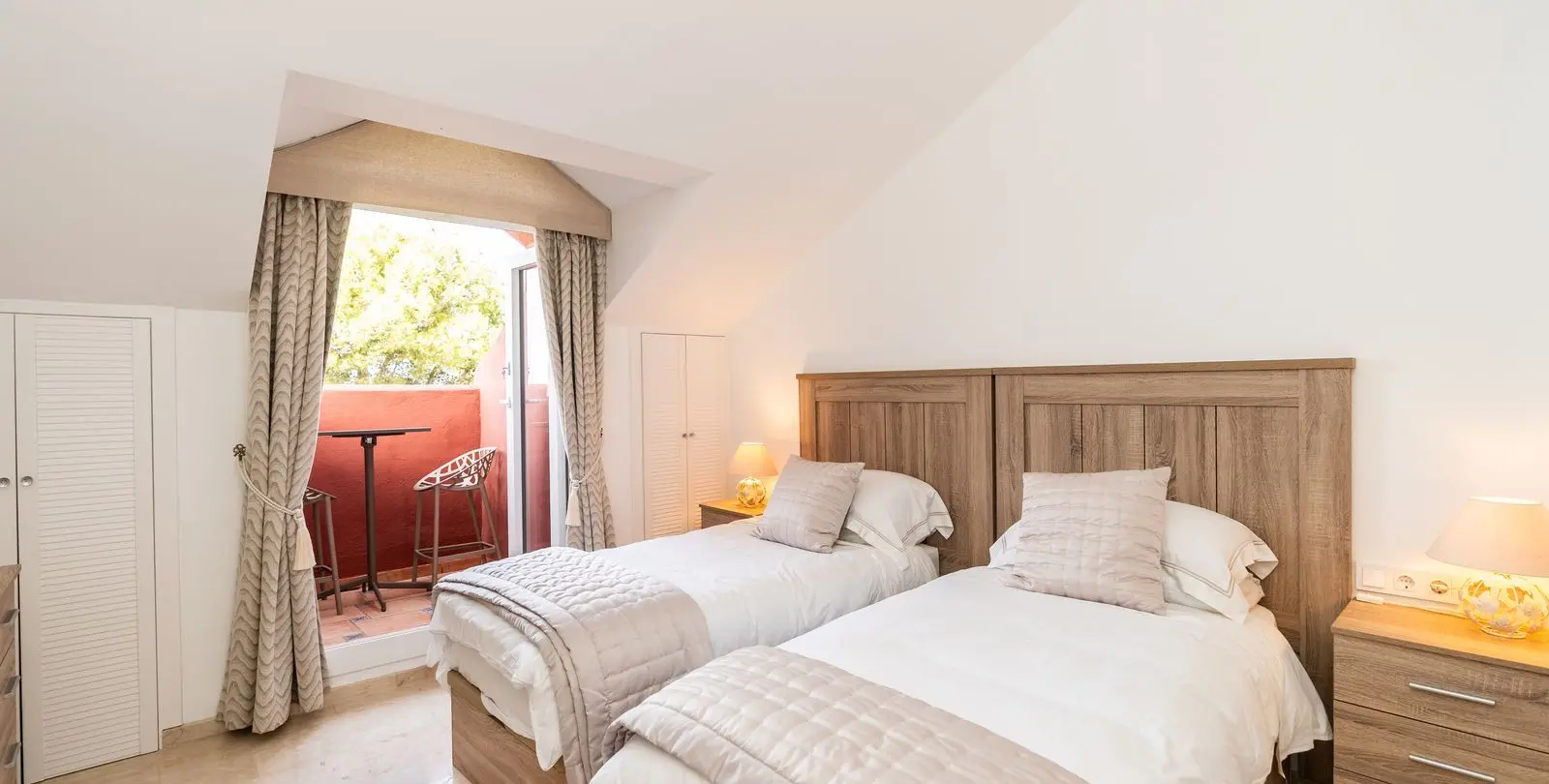 Sale of penthouse duplex in Elviria 25