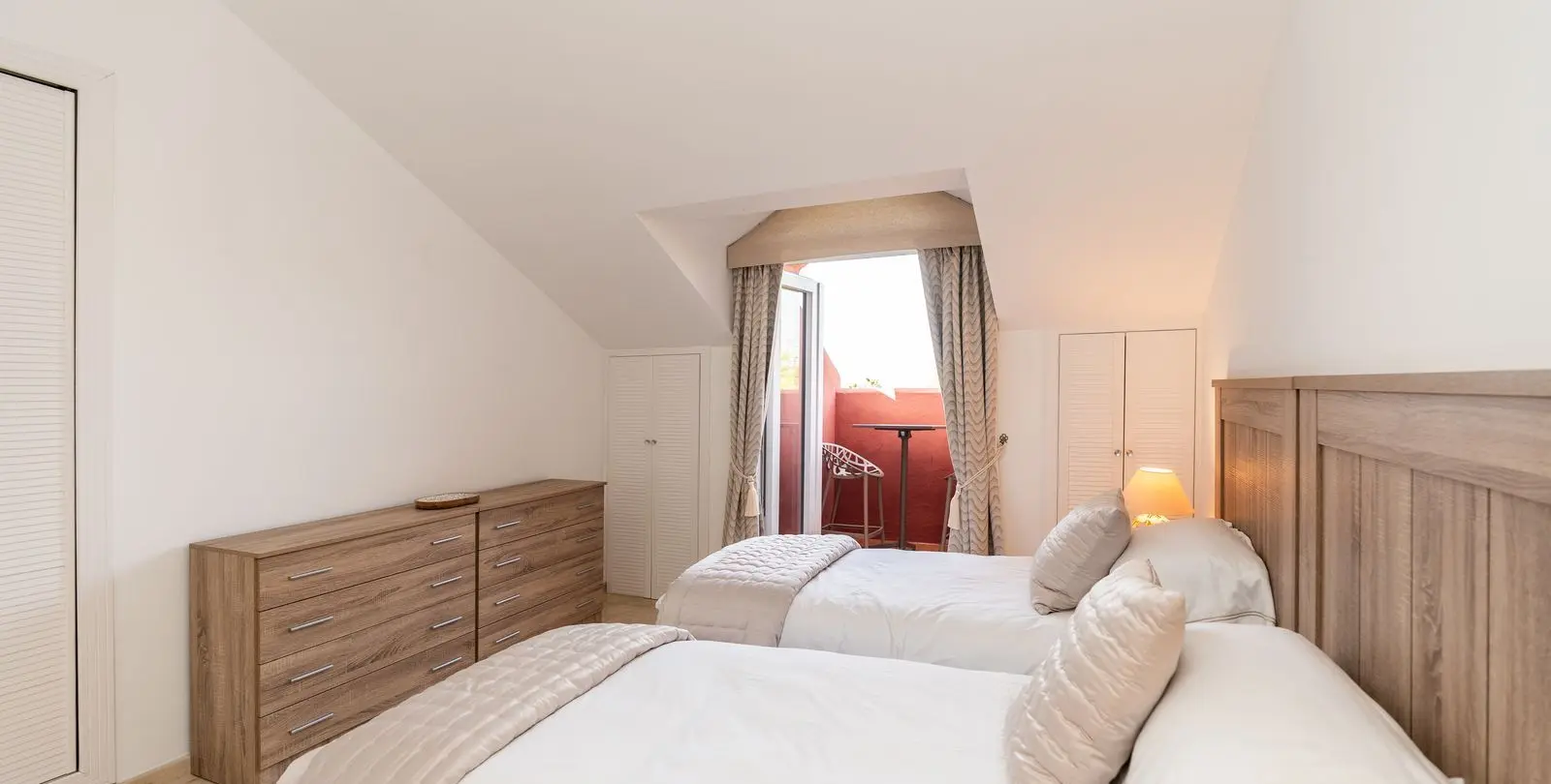 Sale of penthouse duplex in Elviria 26