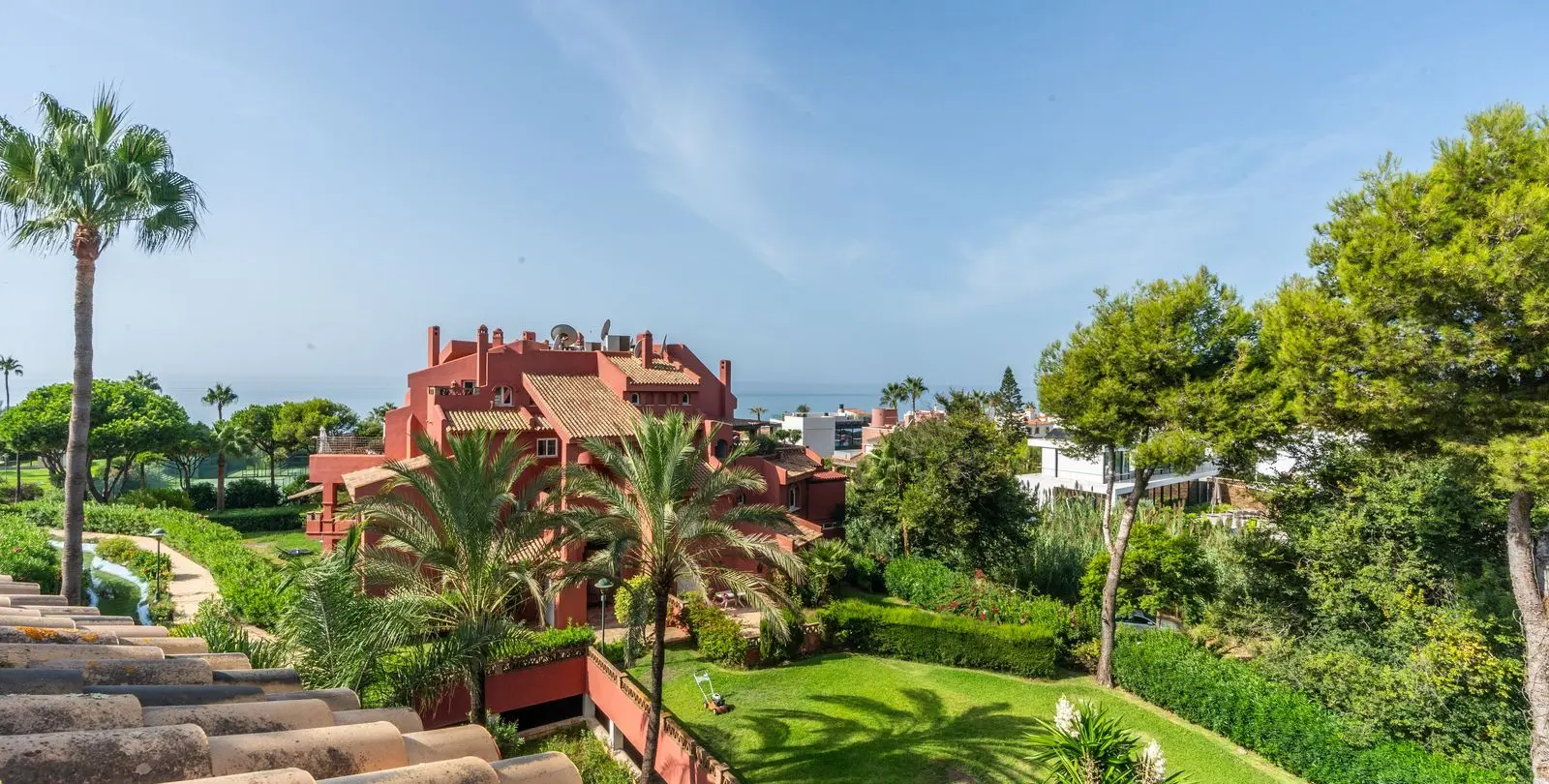 Sale of penthouse duplex in Elviria 28