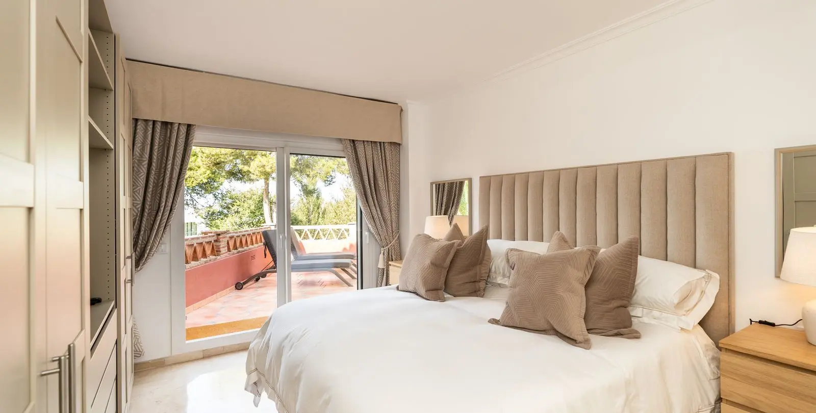 Sale of penthouse duplex in Elviria 29