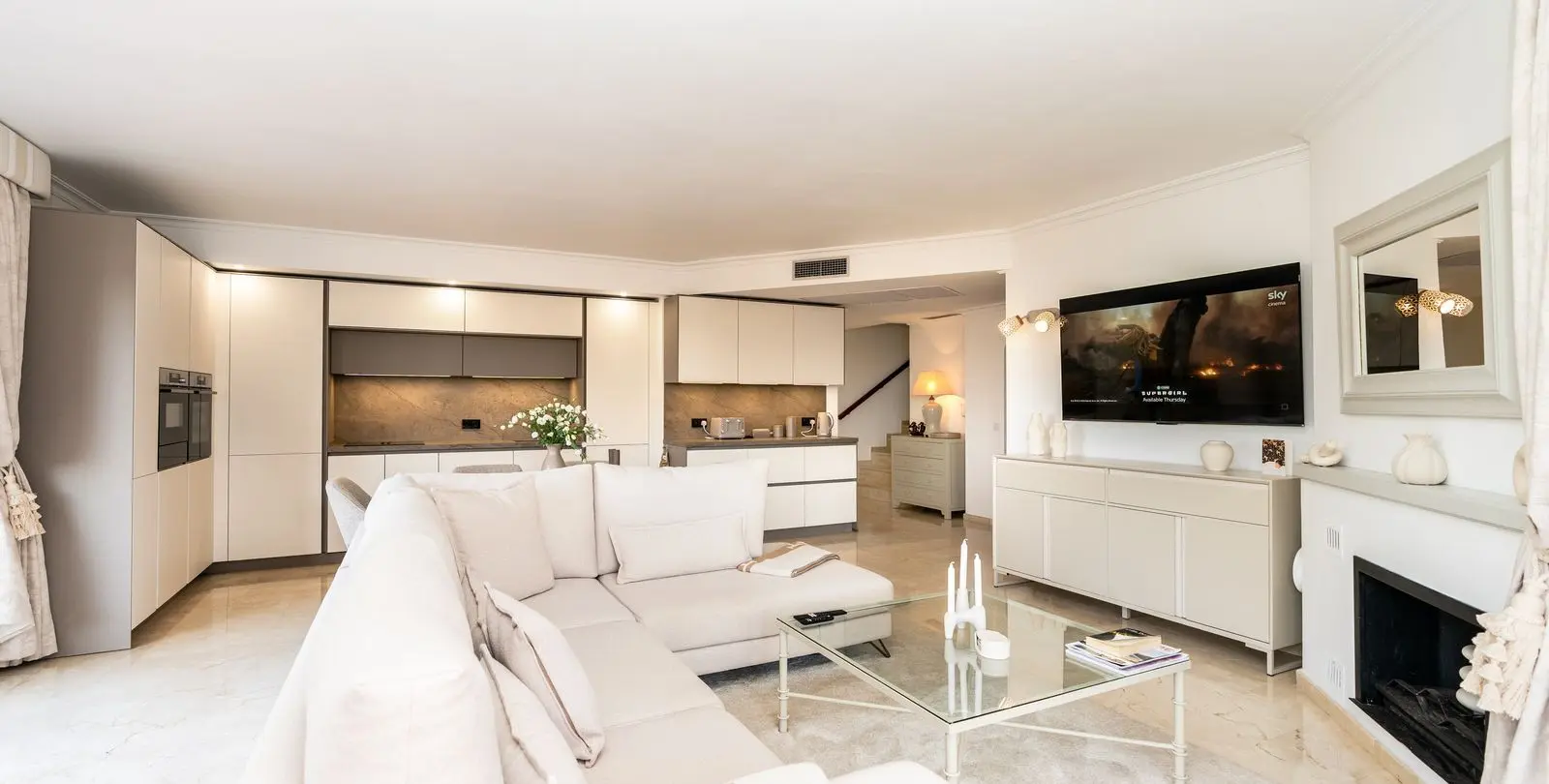 Sale of penthouse duplex in Elviria 31