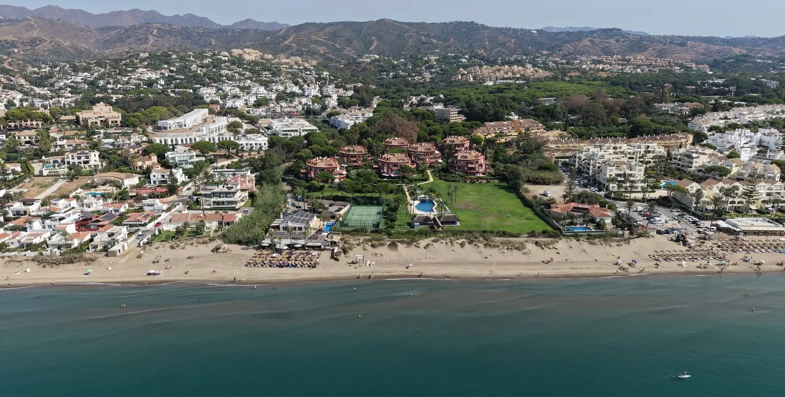 Sale of penthouse duplex in Elviria 37