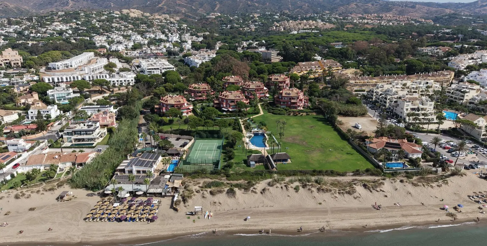Sale of penthouse duplex in Elviria 38