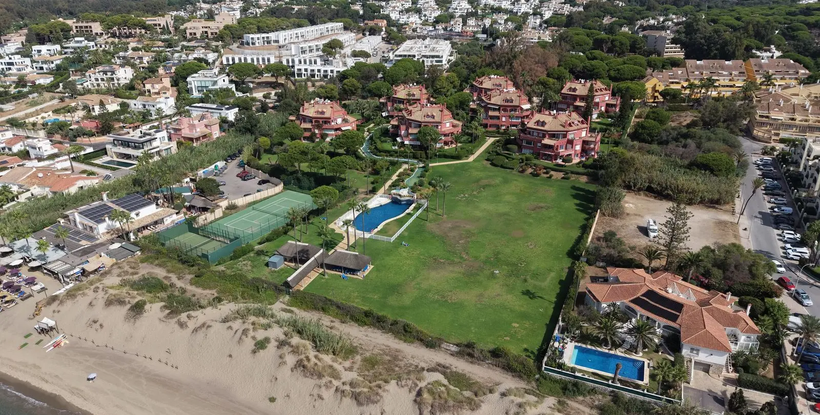 Sale of penthouse duplex in Elviria 39