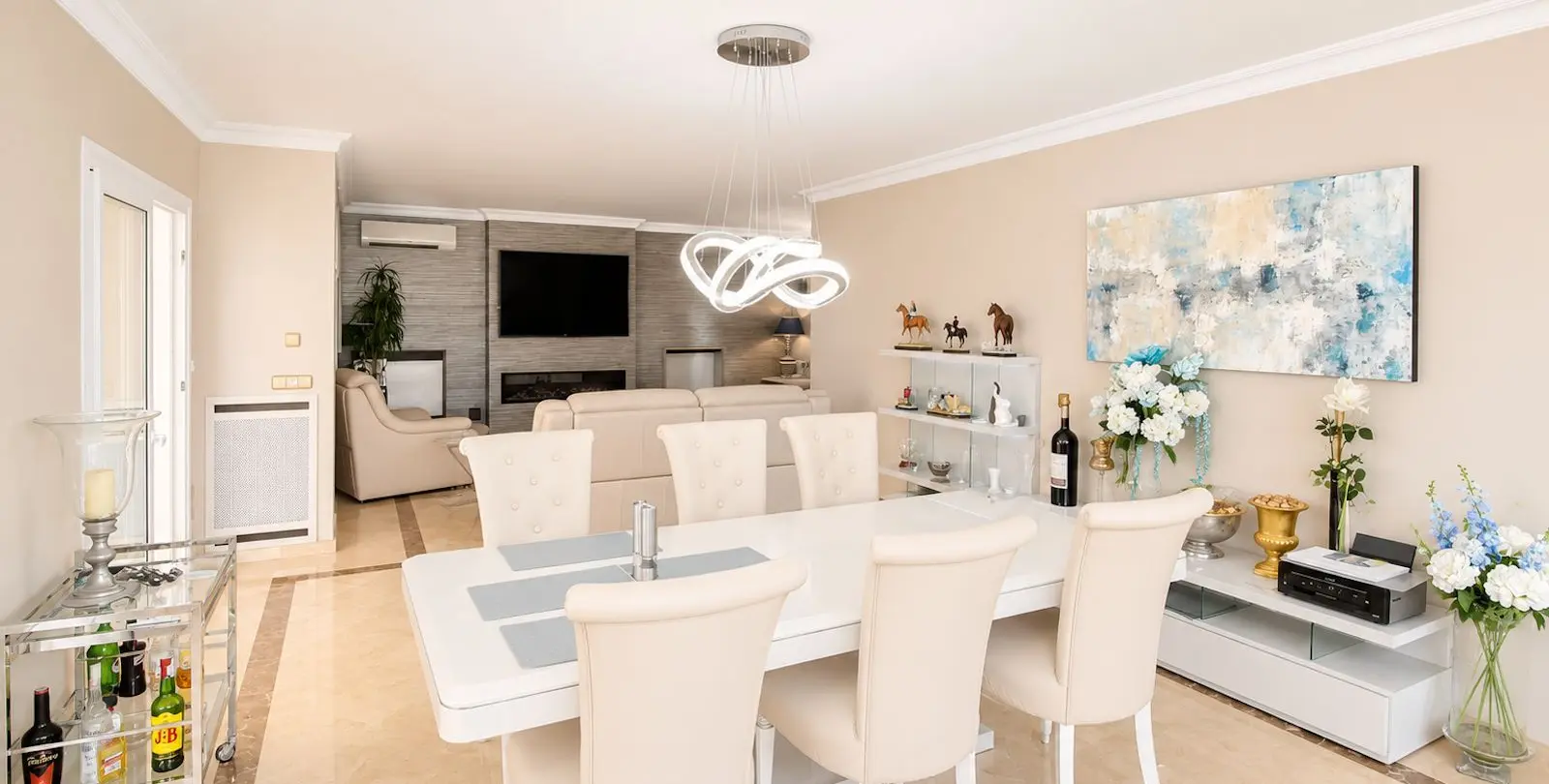 Продажа  отдельно стоящей виллы в Elviria 10