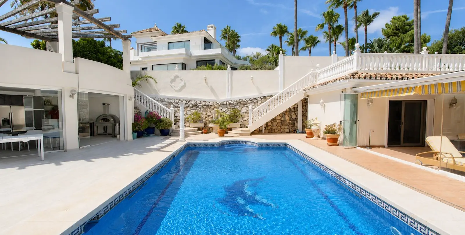 Продажа  отдельно стоящей виллы в Elviria 26