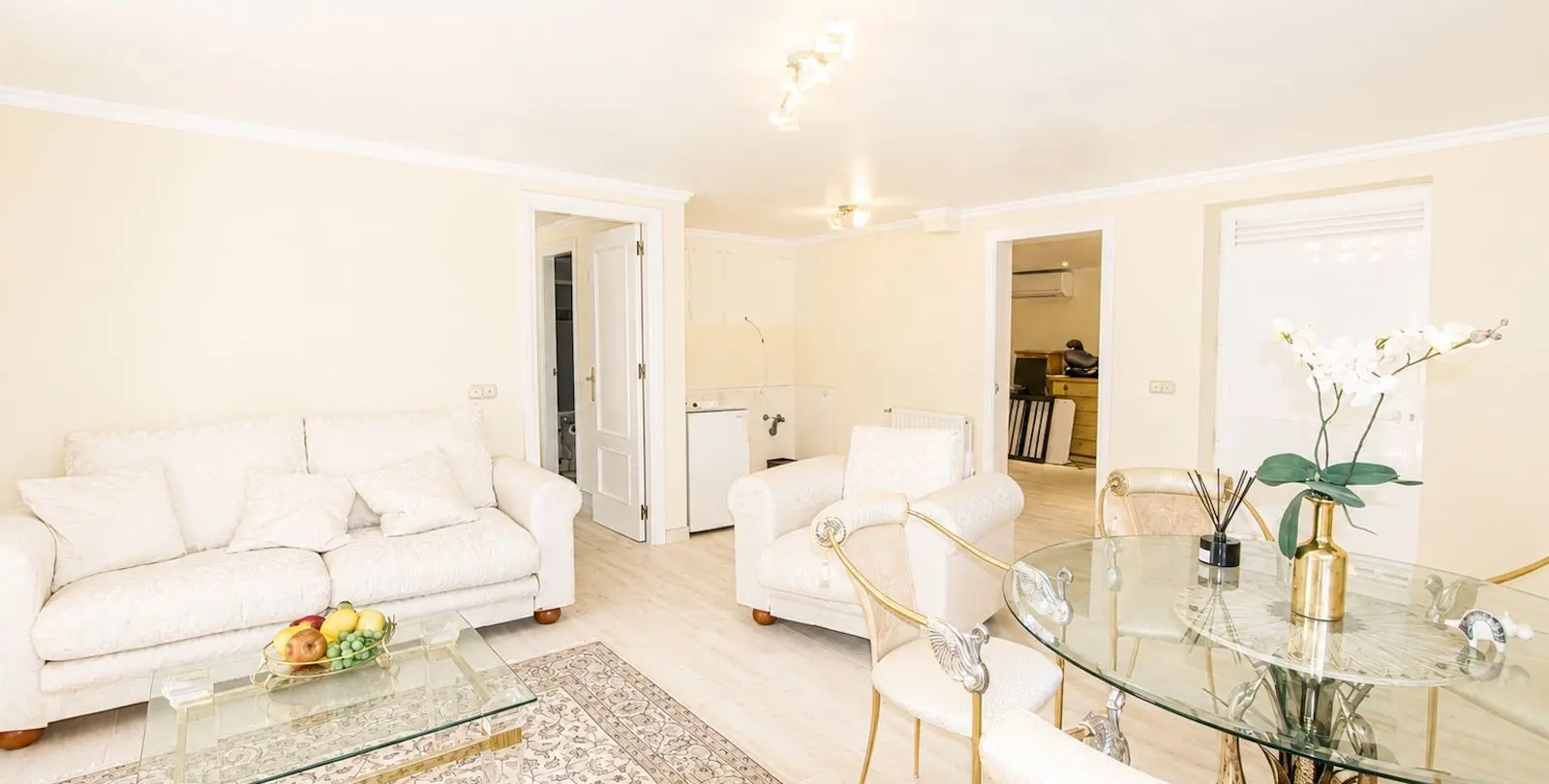 Продажа  отдельно стоящей виллы в Elviria 55