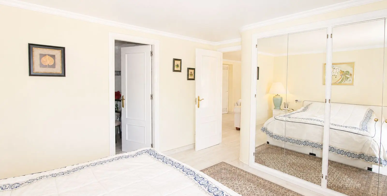 Продажа  отдельно стоящей виллы в Elviria 63