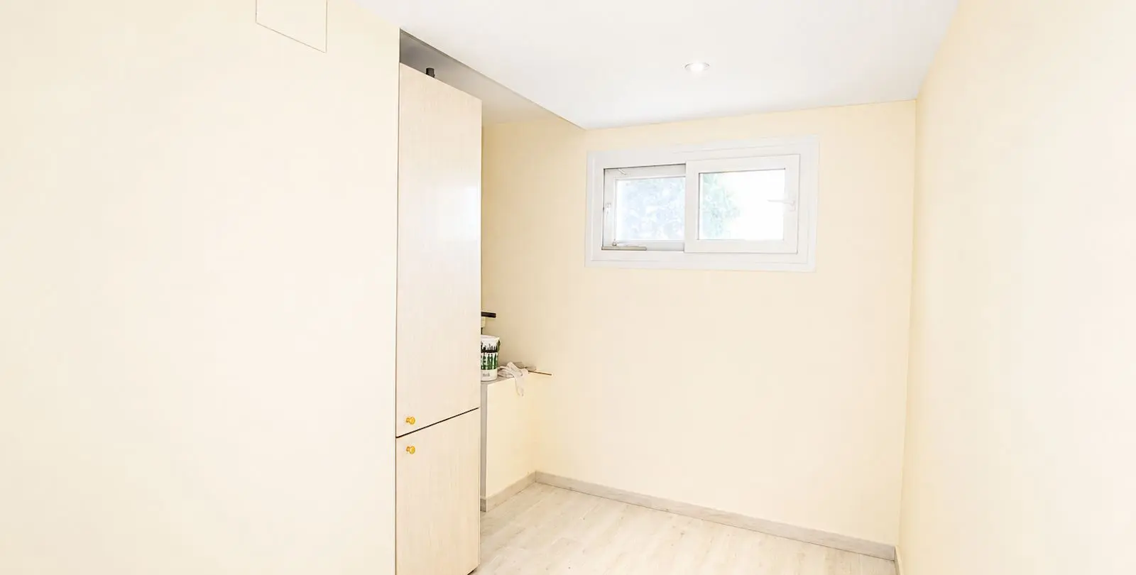 Продажа  отдельно стоящей виллы в Elviria 68