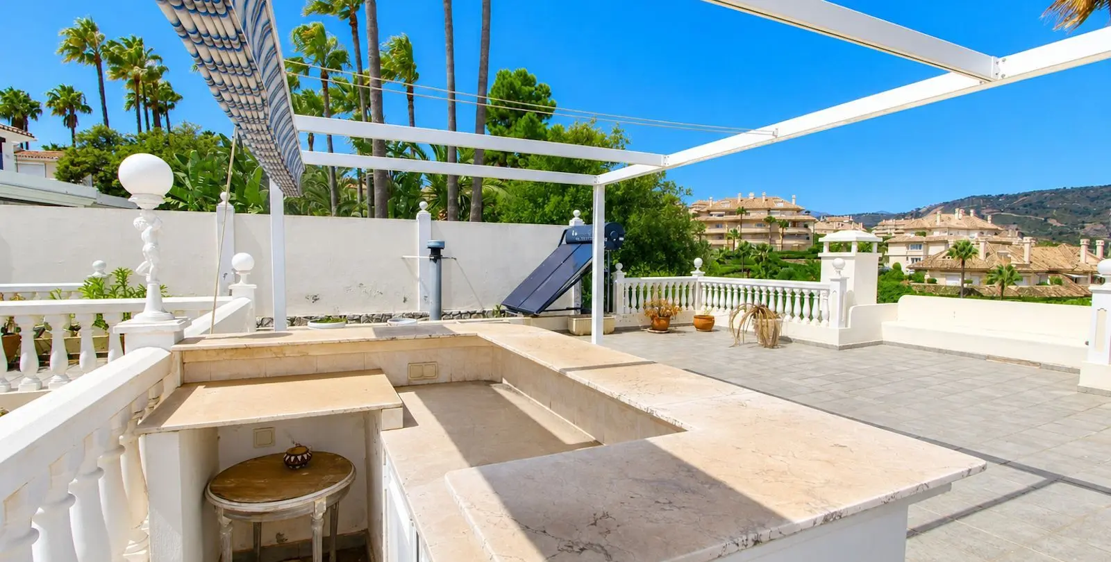 Продажа  отдельно стоящей виллы в Elviria 75