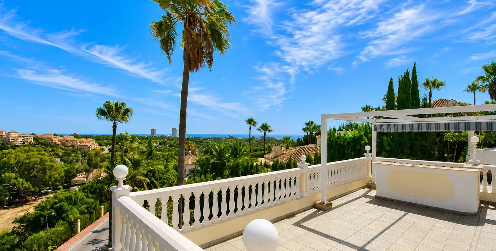 Продажа  отдельно стоящей виллы в Elviria 80