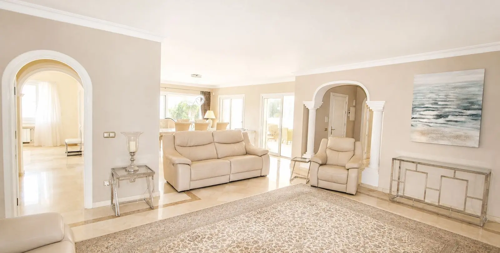 Sale of detached villa in Elviria 6