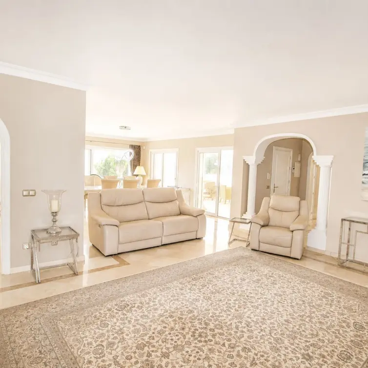 Sale of detached villa in Elviria