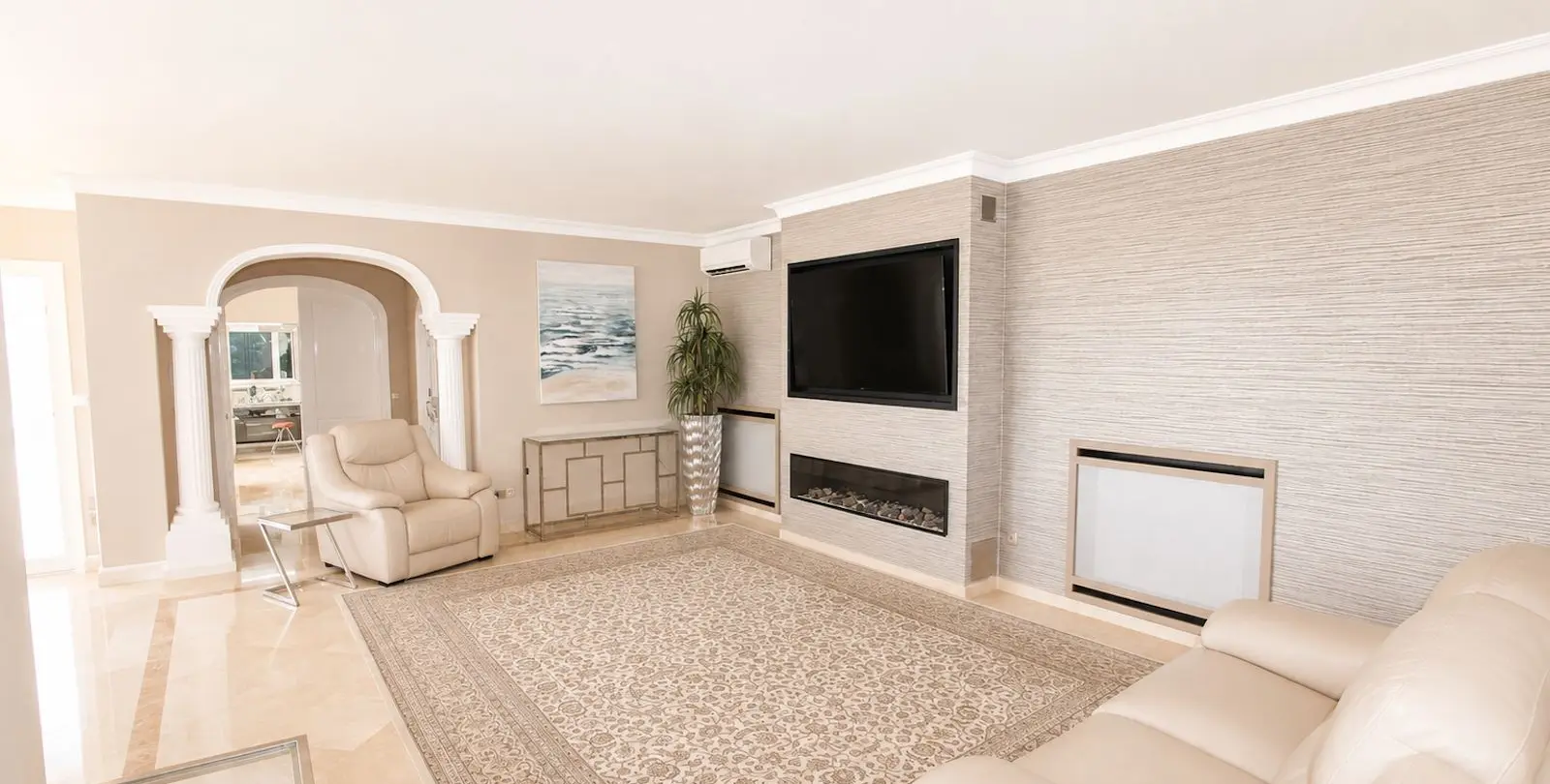 Sale of detached villa in Elviria 7