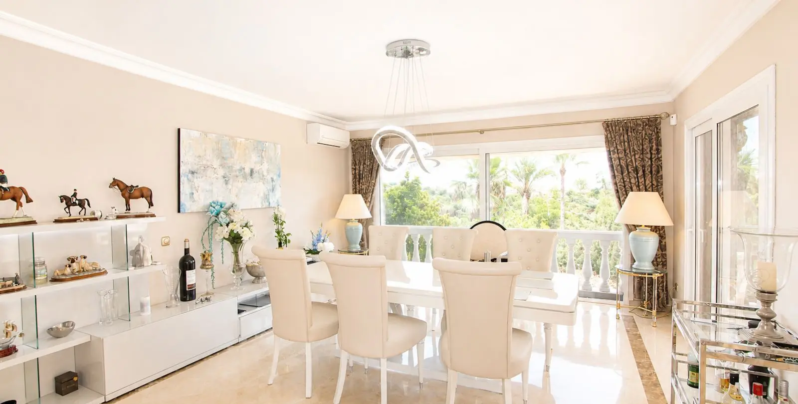 Sale of detached villa in Elviria 9