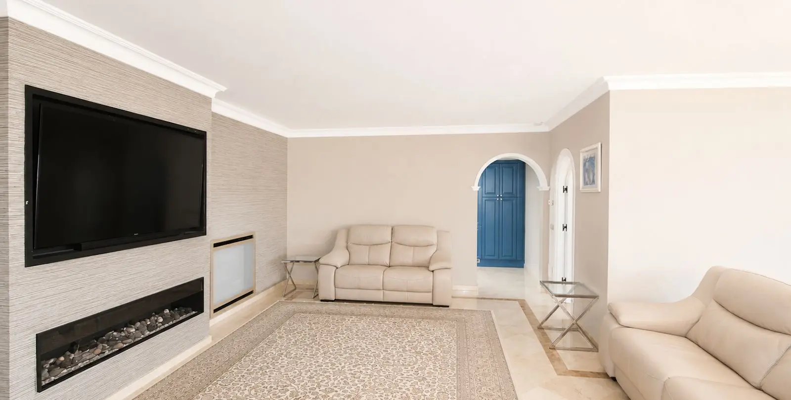 Sale of detached villa in Elviria 14