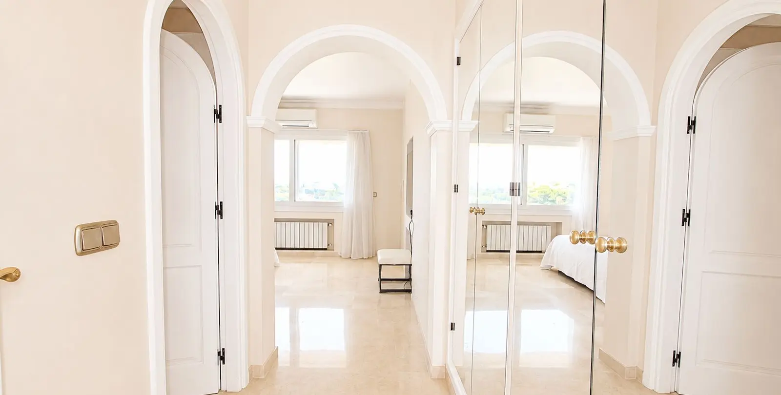 Sale of detached villa in Elviria 18