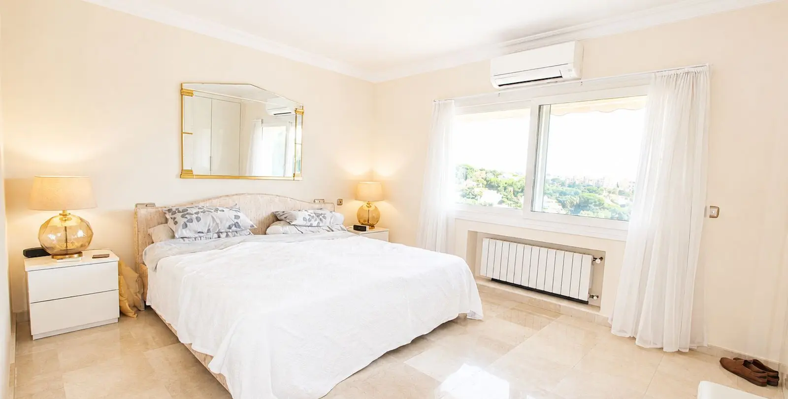 Sale of detached villa in Elviria 19
