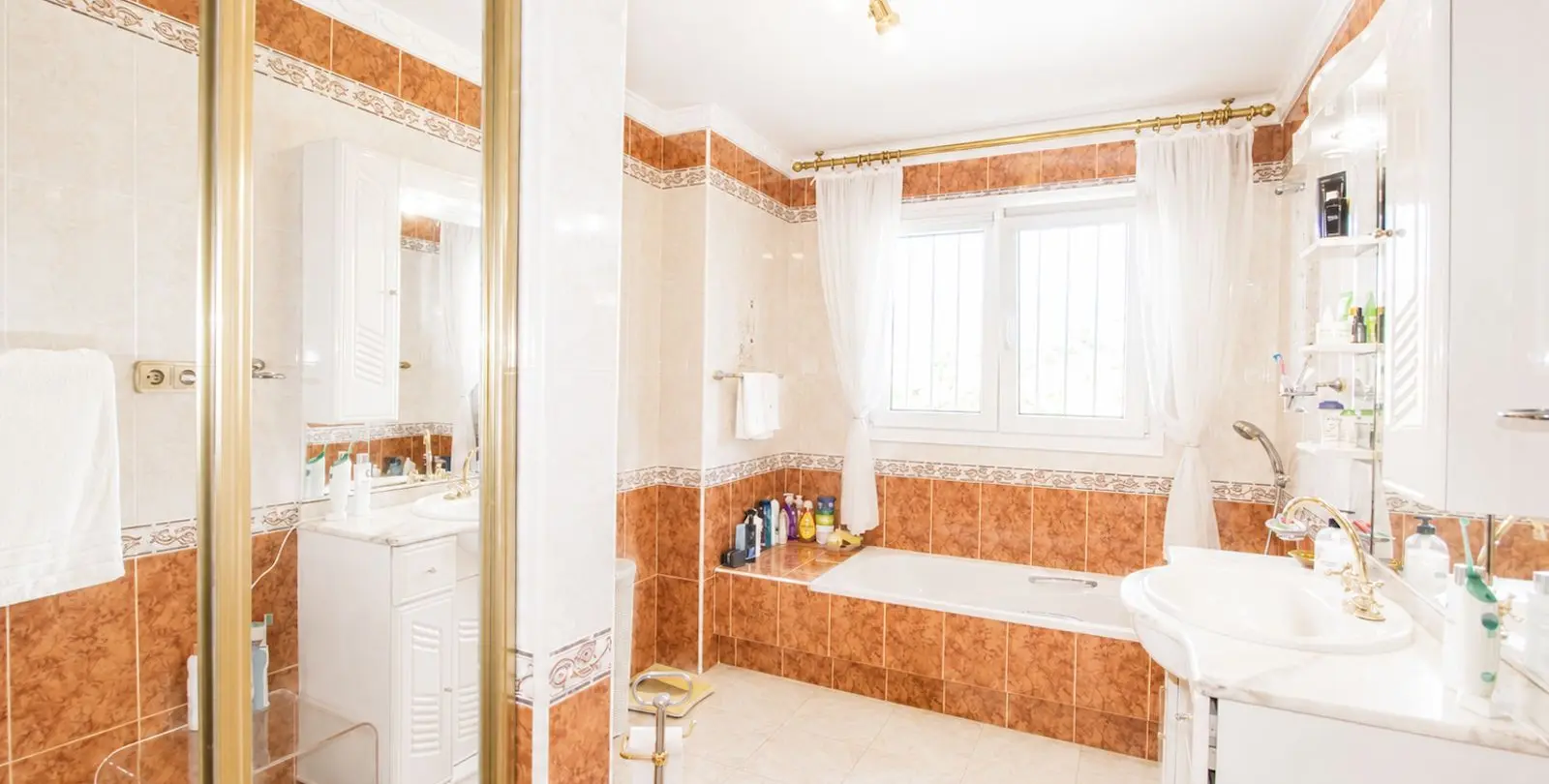 Sale of detached villa in Elviria 22