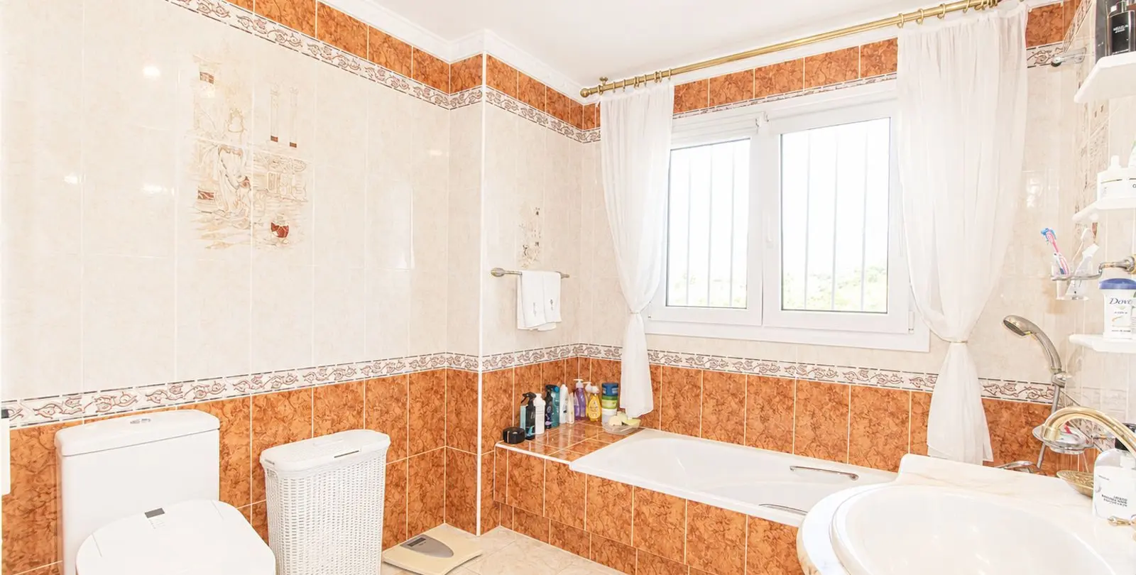 Sale of detached villa in Elviria 23