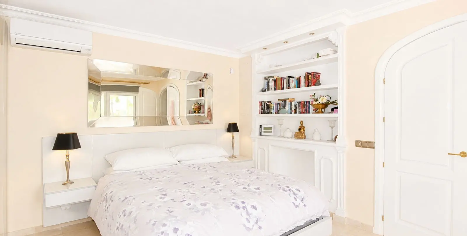 Sale of detached villa in Elviria 27