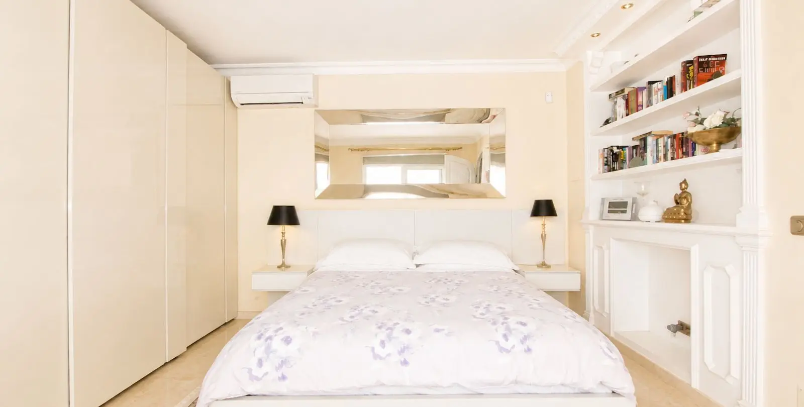 Sale of detached villa in Elviria 28