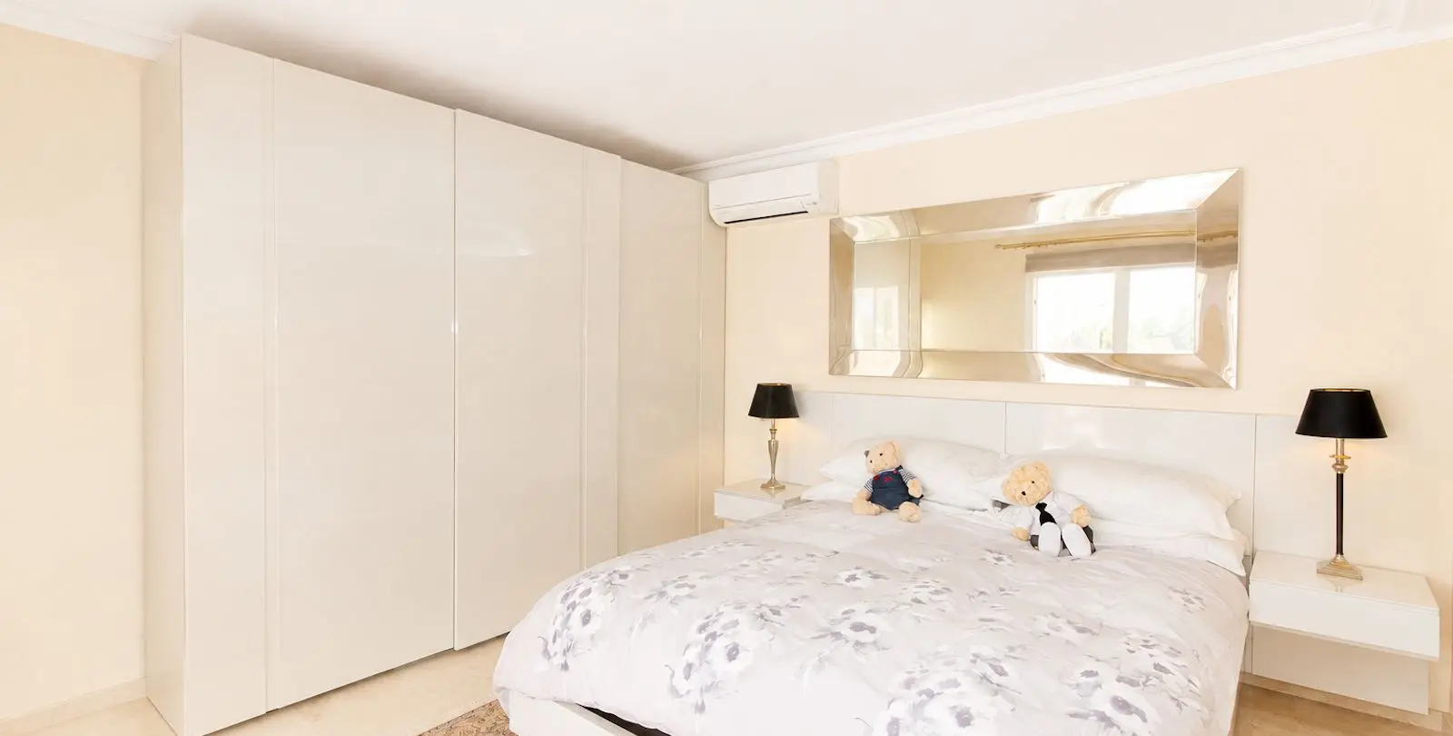 Sale of detached villa in Elviria 29