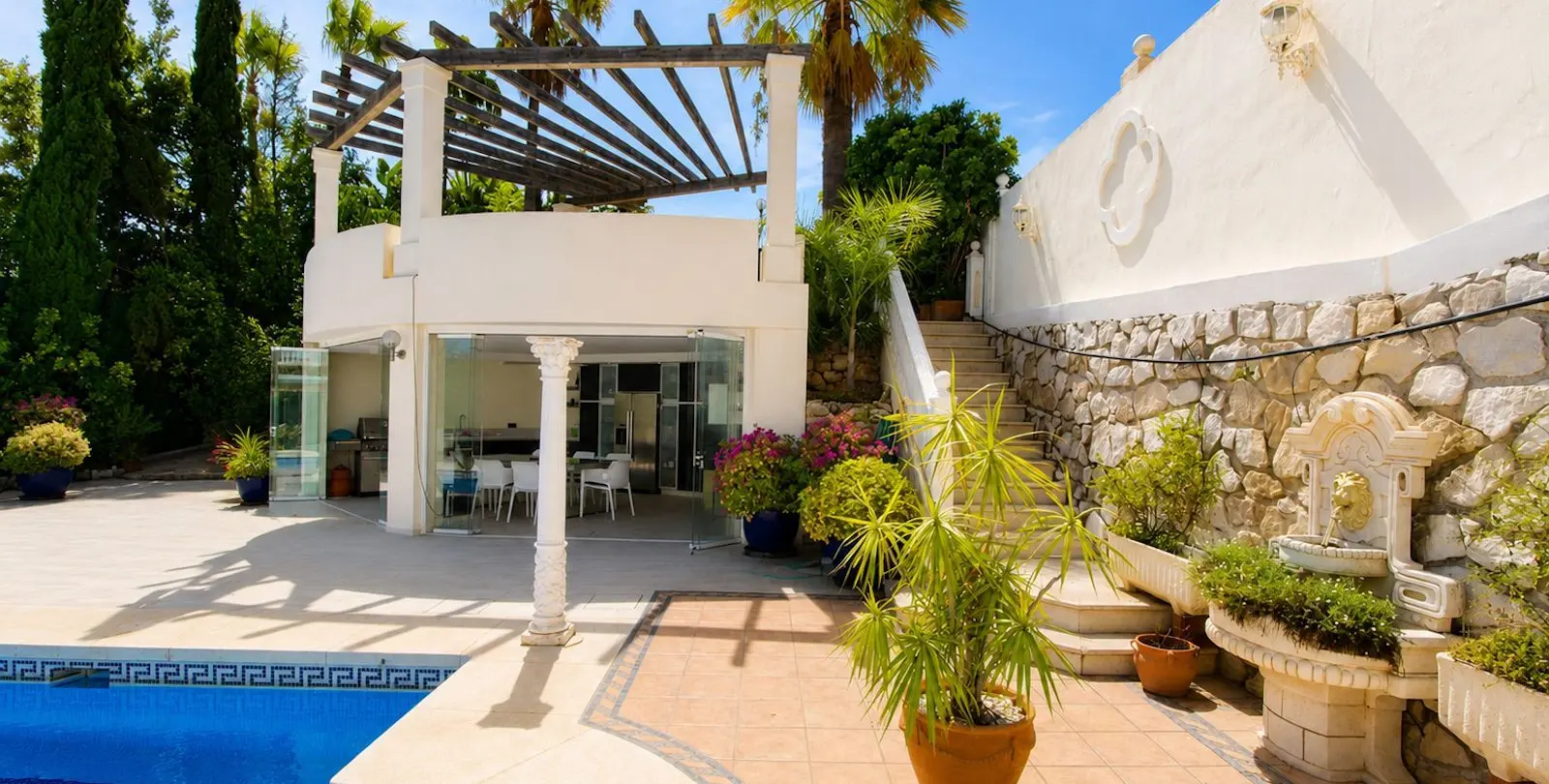 Sale of detached villa in Elviria 33