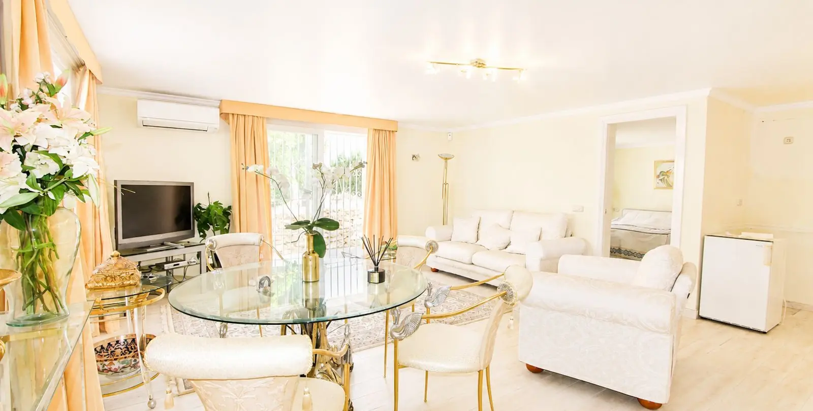 Sale of detached villa in Elviria 49