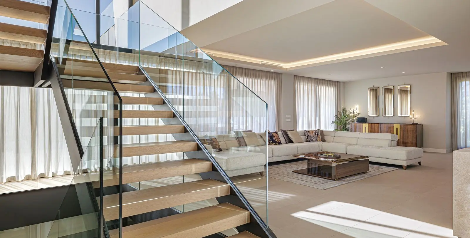 Sale of detached villa in El Paraiso 5