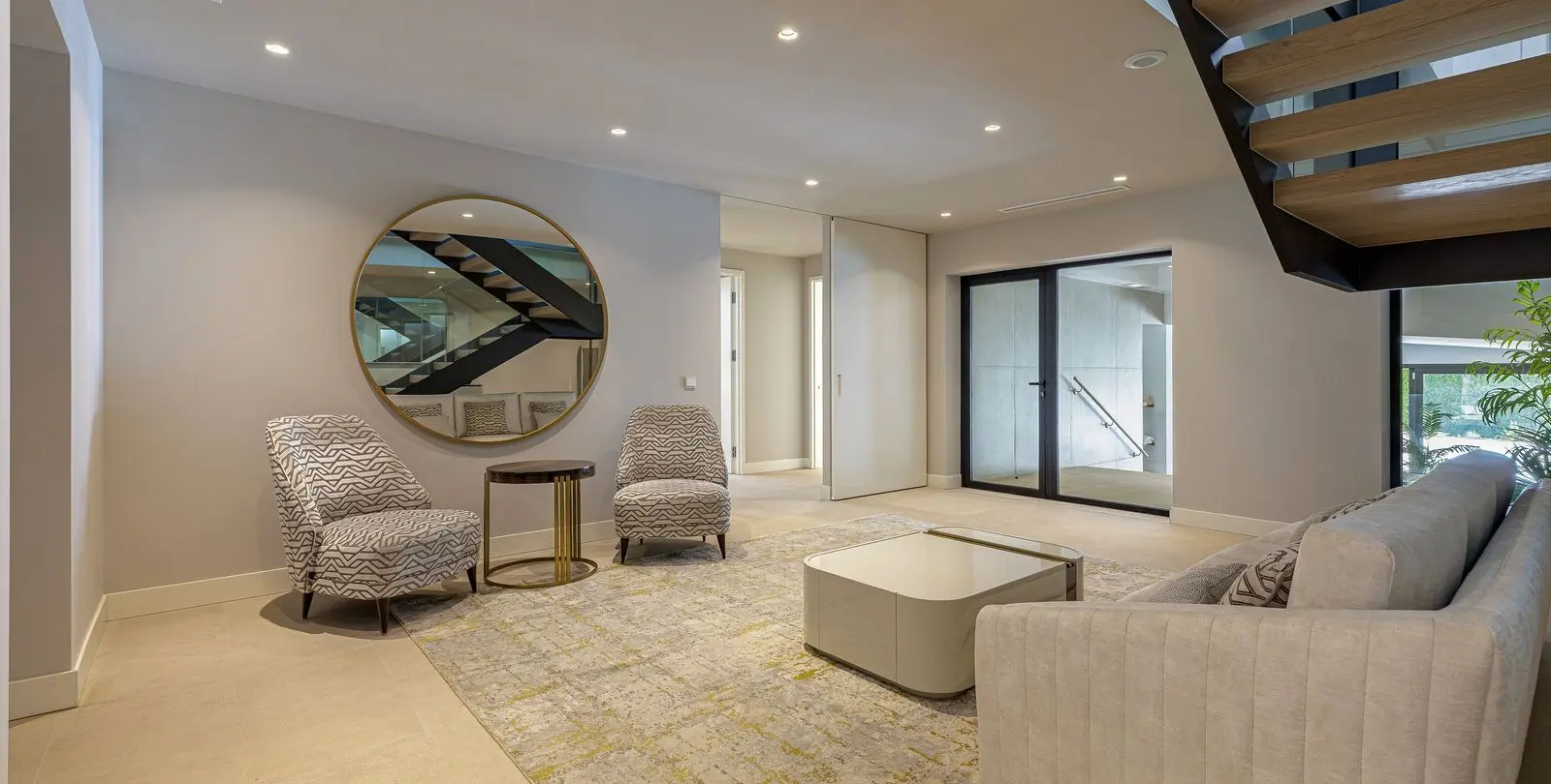 Sale of detached villa in El Paraiso 26