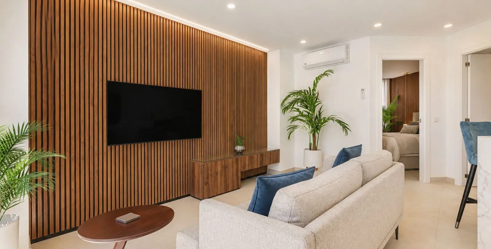 Sale of detached villa in El Paraiso 40
