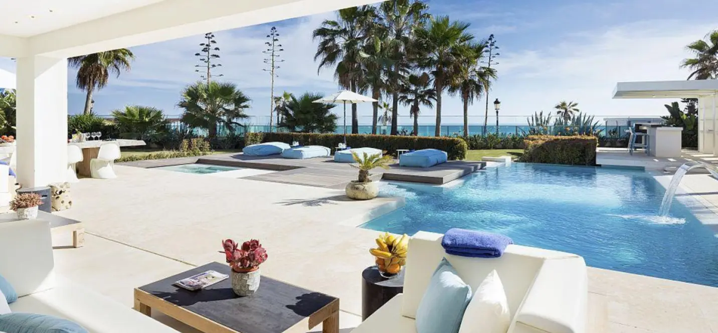 Short-term rent of detached villa in The Golden Mile 1