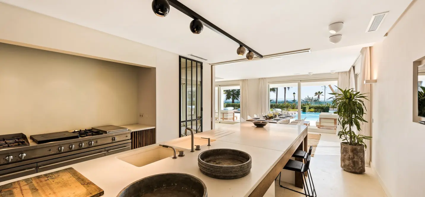 Short-term rent of detached villa in The Golden Mile 3