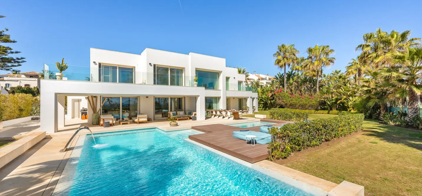 Short-term rent of detached villa in The Golden Mile 0