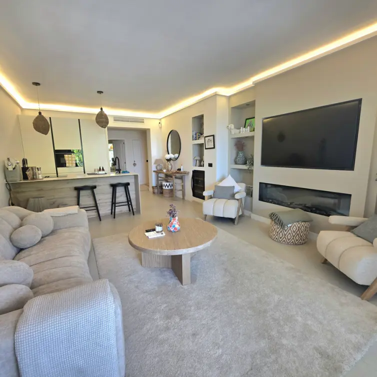 Alquiler a largo plazo de apartamento en planta media en Benahavís