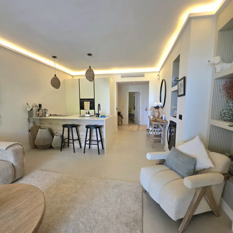 Alquiler a largo plazo de apartamento en planta media en Benahavís