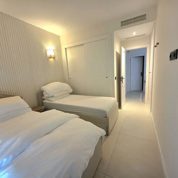 Alquiler a largo plazo de apartamento en planta media en Benahavís