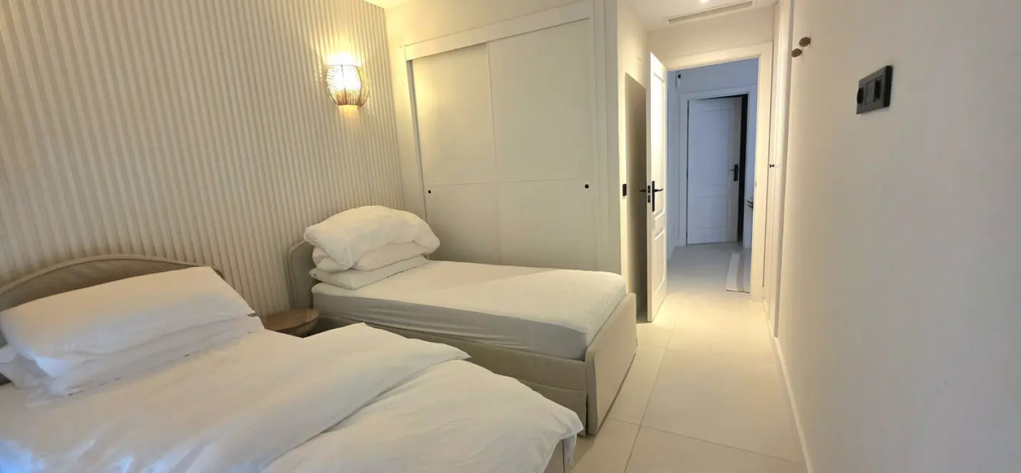 Alquiler a largo plazo de apartamento en planta media en Benahavís 3