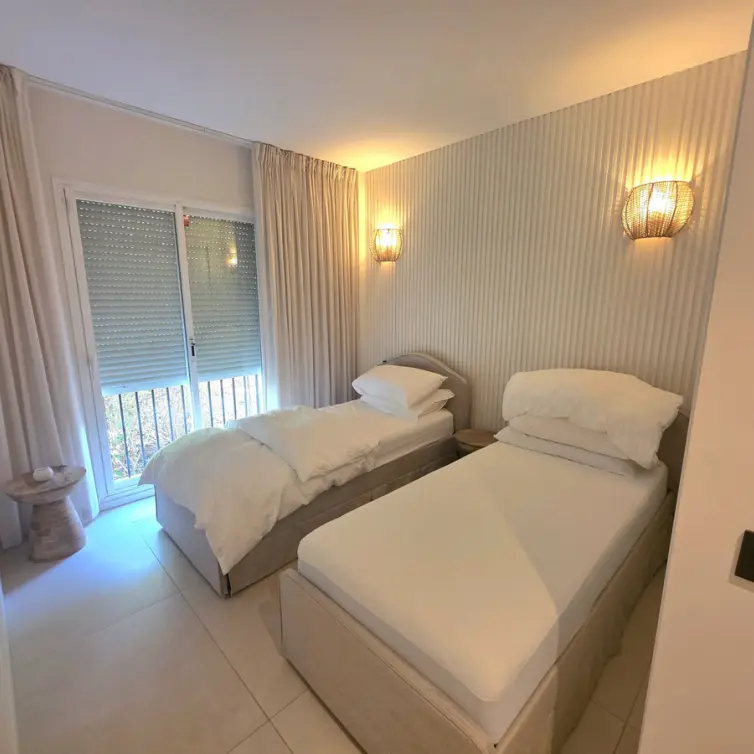 Alquiler a largo plazo de apartamento en planta media en Benahavís