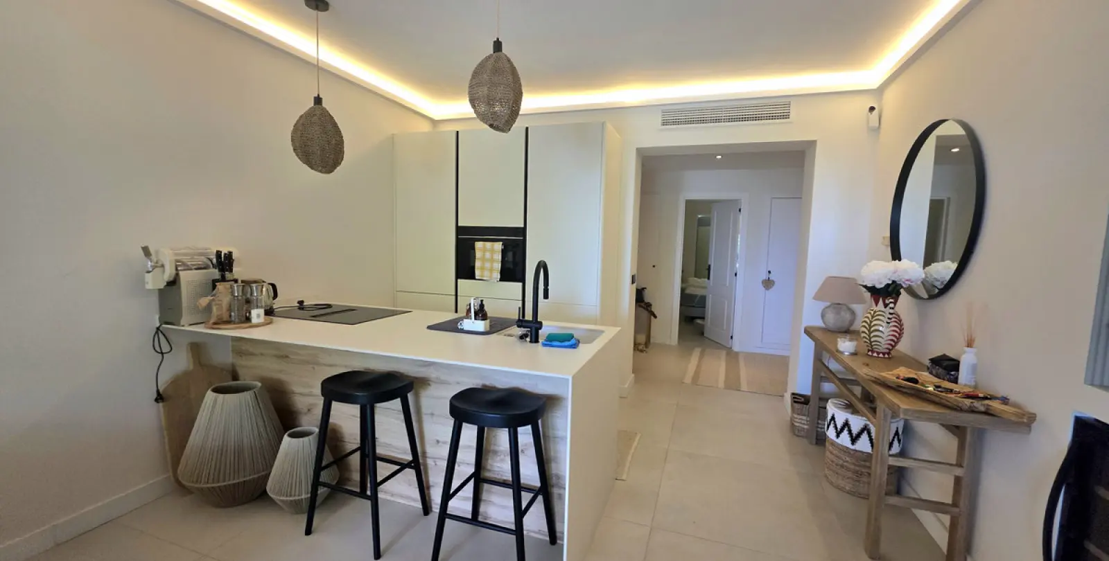 Alquiler a largo plazo de apartamento en planta media en Benahavís 17