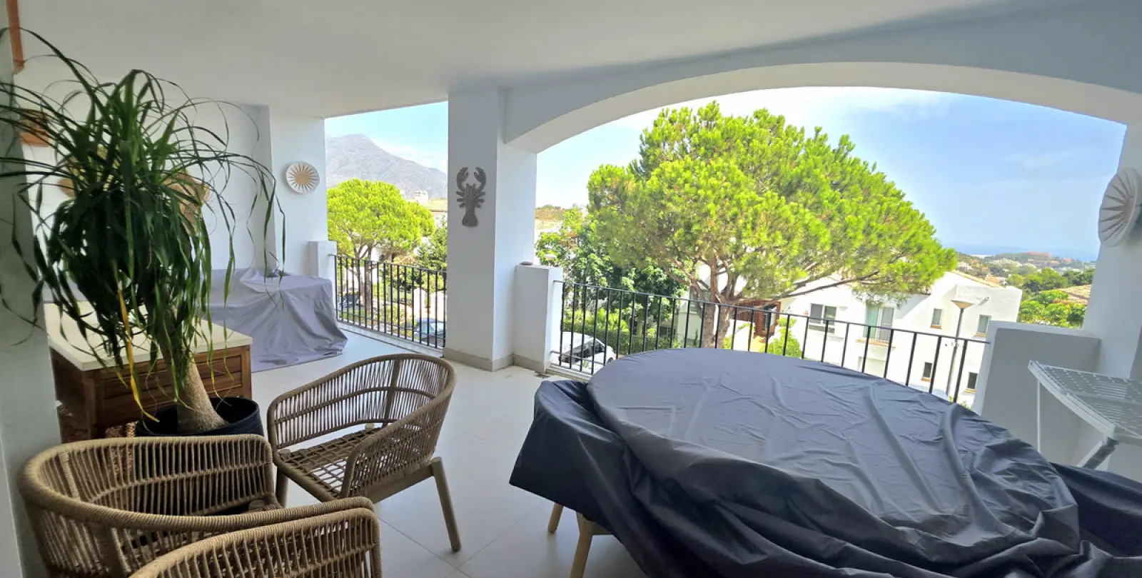 Alquiler a largo plazo de apartamento en planta media en Benahavís 23