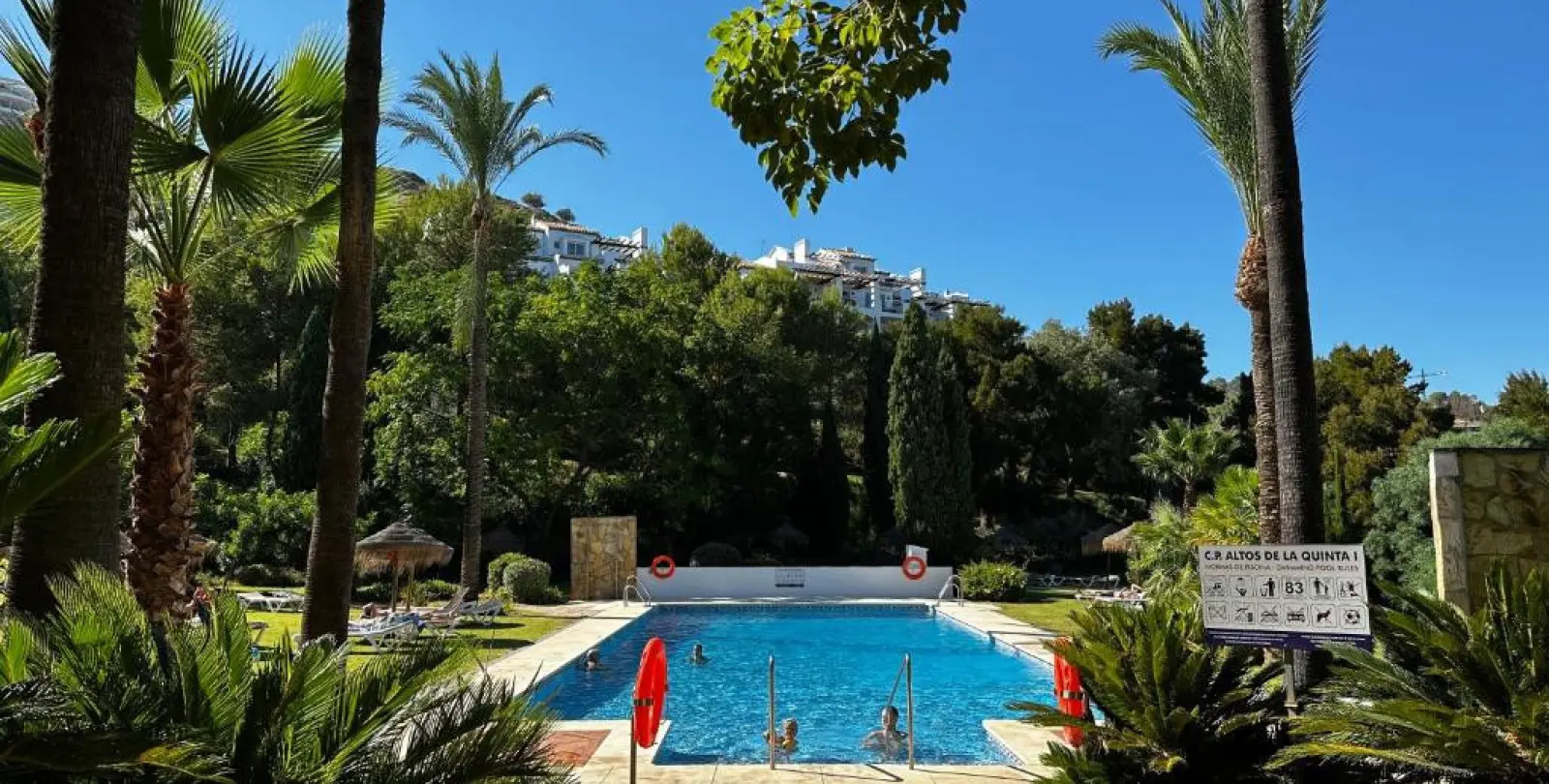 Alquiler a largo plazo de apartamento en planta media en Benahavís 25