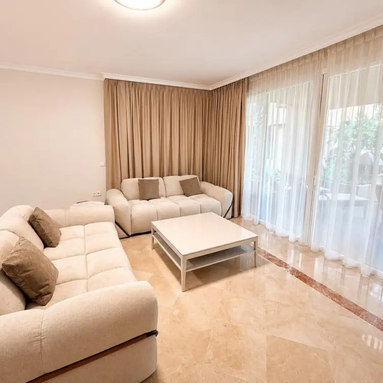 Alquiler a largo plazo de apartamento en planta baja en San Pedro de Alcántara